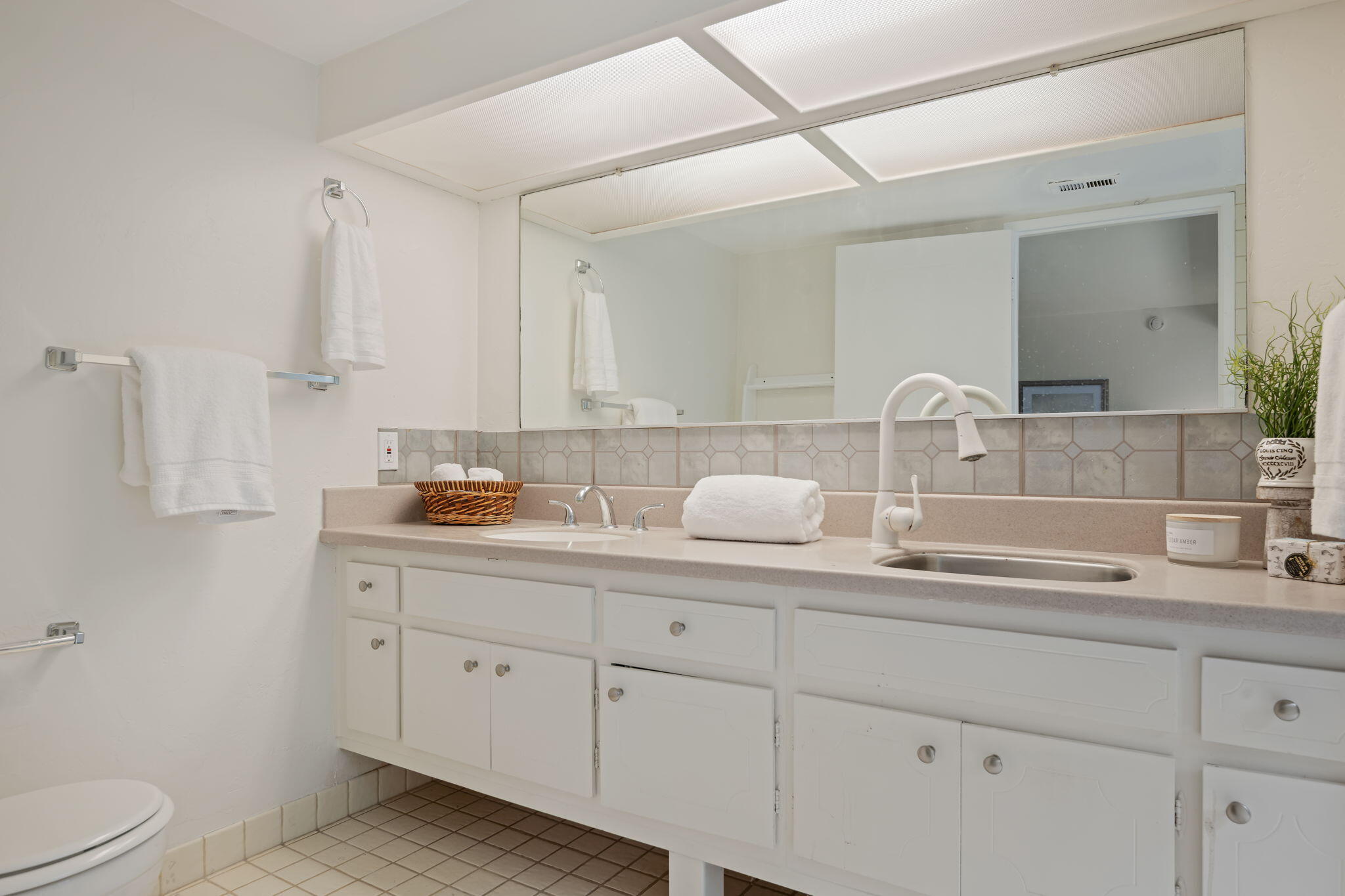 875 Norma Way Santa Barbara, CA 93111 - Photo 30 of 33 Guest Quarters Bathroom