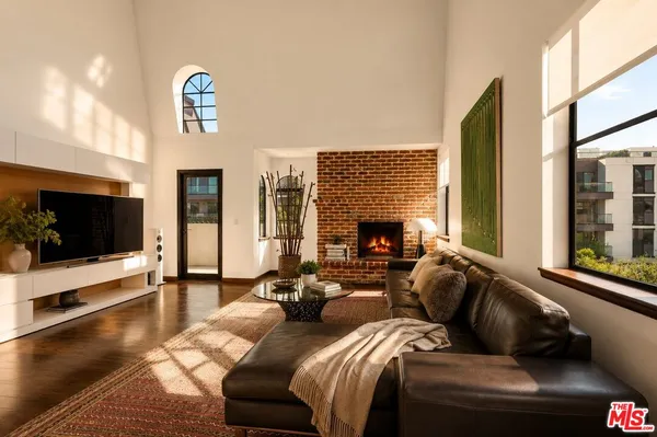 $6,200 | 432 South Hamel Road, Unit 303, Los Angeles, CA 90048