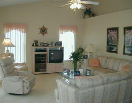 3300 Overlook Road Davie, FL 33328 - Photo 6 of 8 Den/Family/Great Room