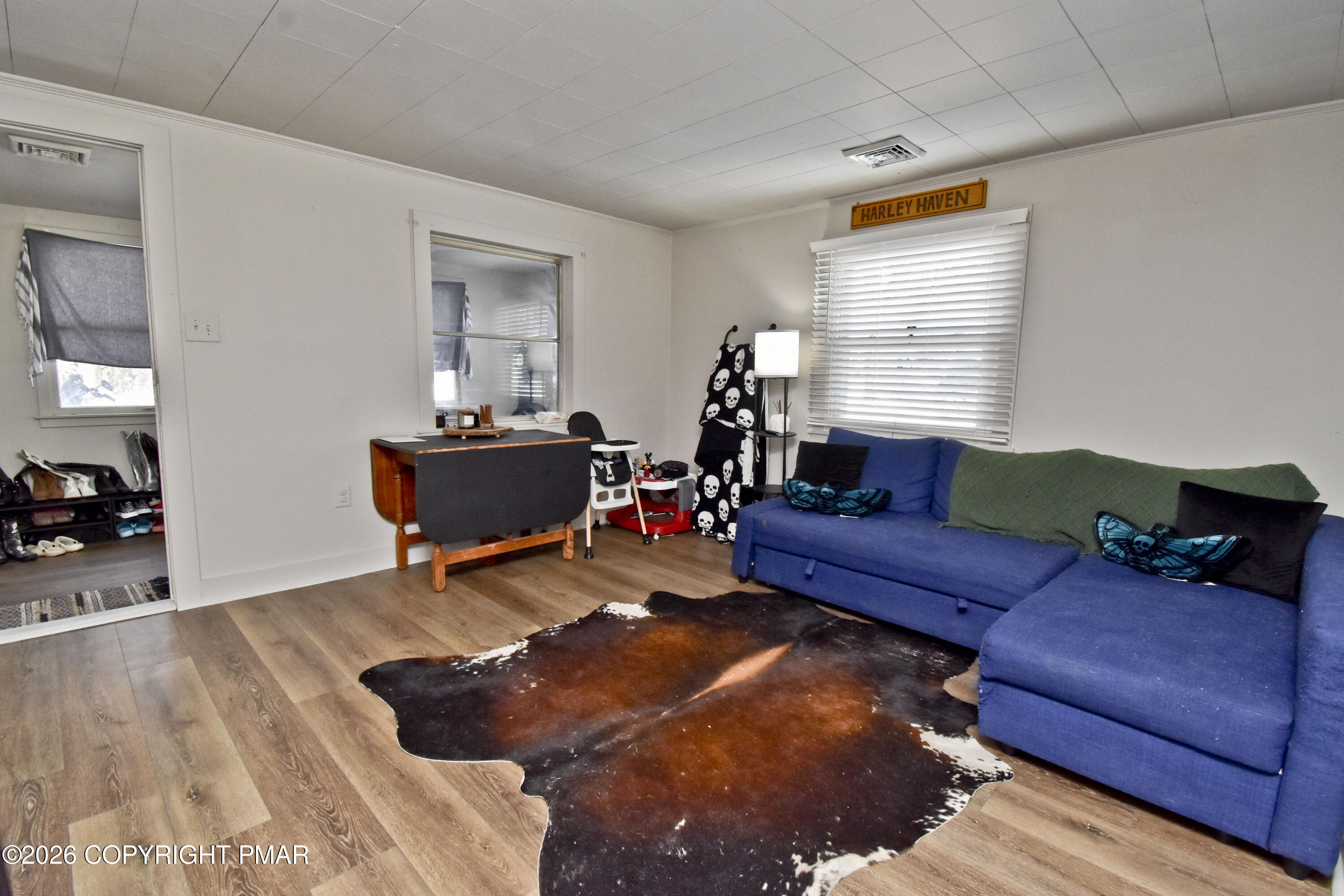 115 Squirrel Lane Cresco, PA 18326 - Photo 5 of 20 3 Living Room (2)