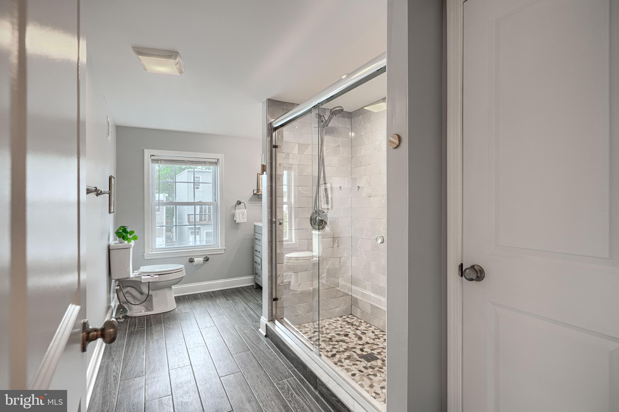3540 Roland Avenue Baltimore, MD 21211 - Photo 40 of 51 Primary Ensuite Bathroom