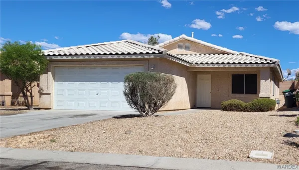 $1,700 | 4960 Santa Evinita Road, Fort Mohave, AZ 86426