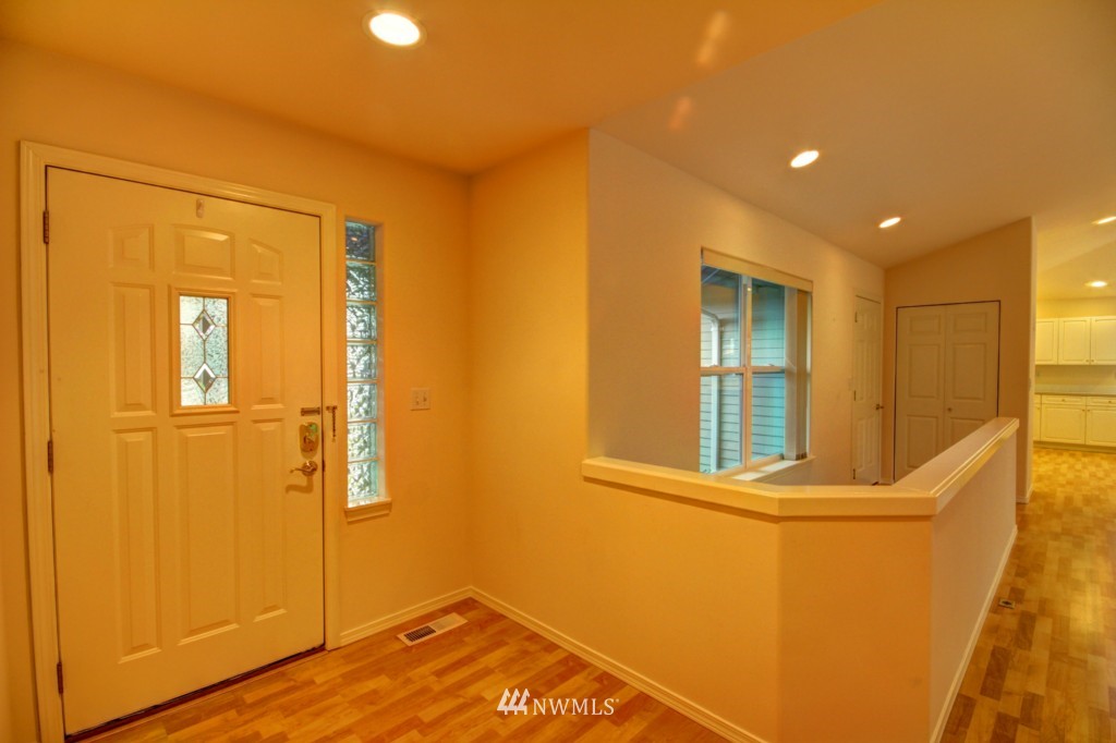 1402 Edwards Street Bellingham, WA 98229 - Photo 2 of 25 Gallery Image 2