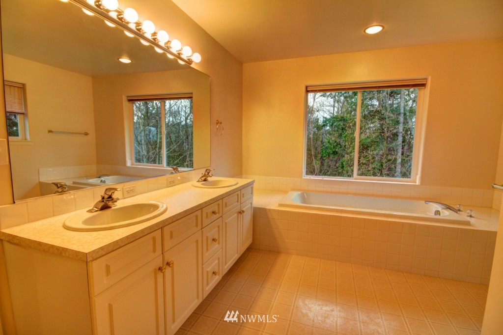 1402 Edwards Street Bellingham, WA 98229 - Photo 11 of 25 Gallery Image 11