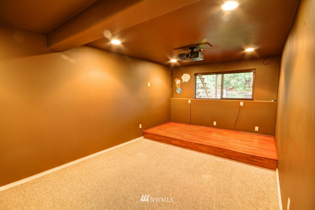 1402 Edwards Street Bellingham, WA 98229 - Photo 21 of 25 Gallery Image 21