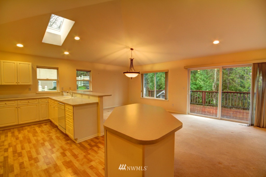 1402 Edwards Street Bellingham, WA 98229 - Photo 6 of 25 Gallery Image 6