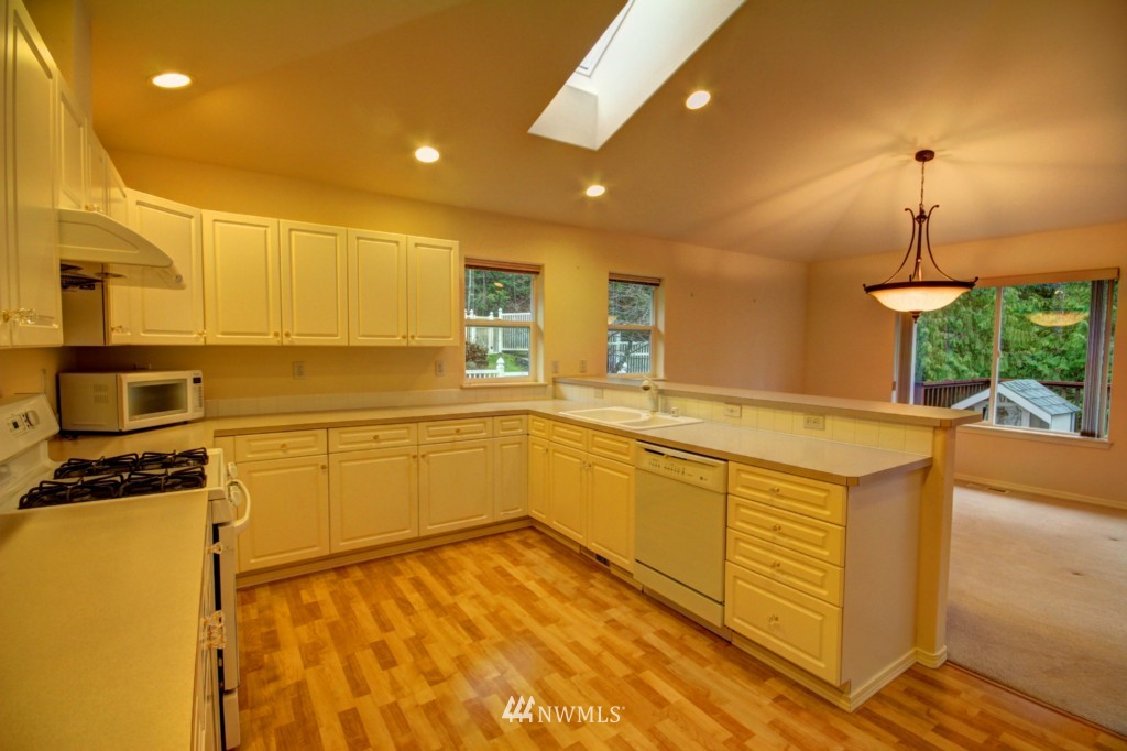 1402 Edwards Street Bellingham, WA 98229 - Photo 7 of 25 Gallery Image 7
