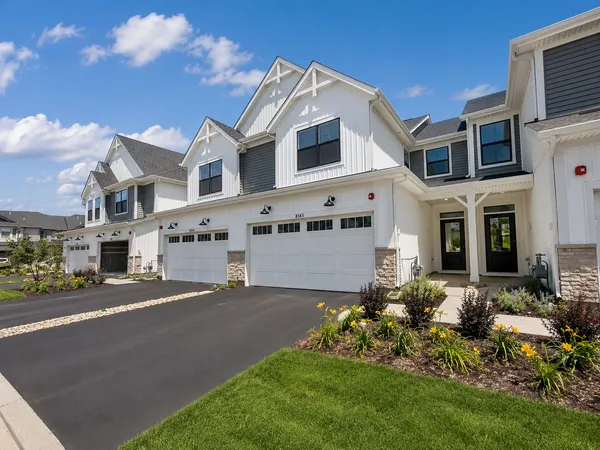 $3,850 | 8545 Chadwick Court, Unit 8545, Woodridge, IL 60517