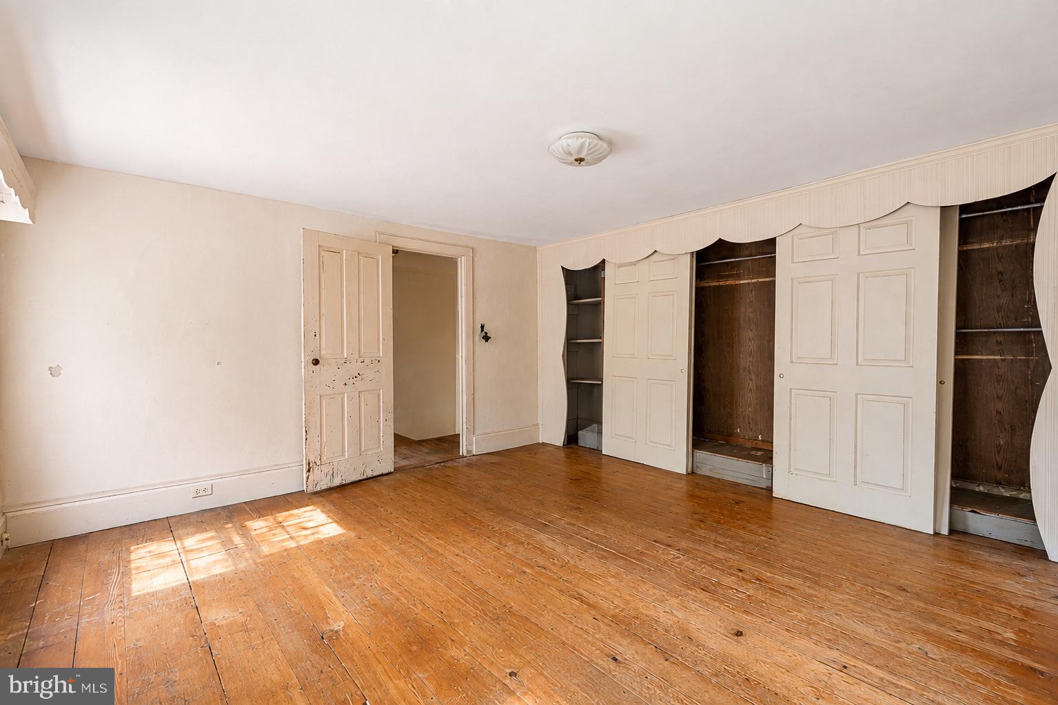67 Poor Farm Road Pennington, NJ 08534 - Photo 15 of 33 Spacious room with vintage charm.