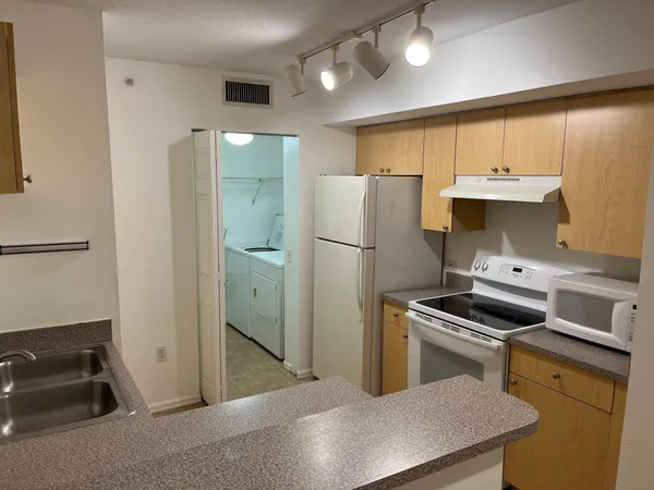 $1,900 | 913 Villa Circle, Boynton Beach, FL 33435