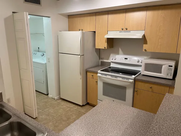 $1,900 | 913 Villa Circle, Boynton Beach, FL 33435