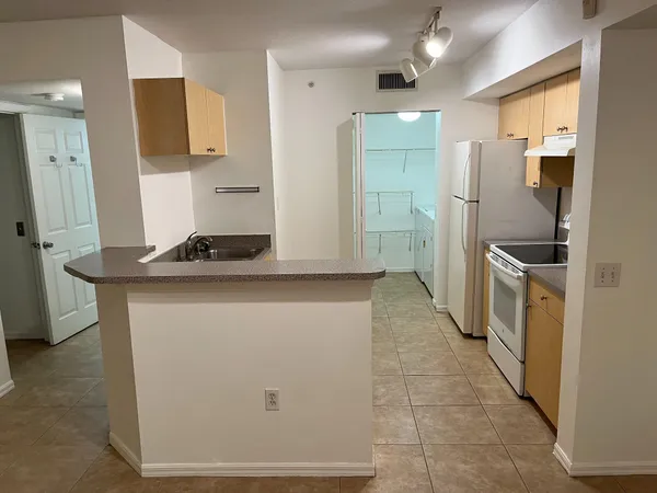 $1,900 | 913 Villa Circle, Boynton Beach, FL 33435