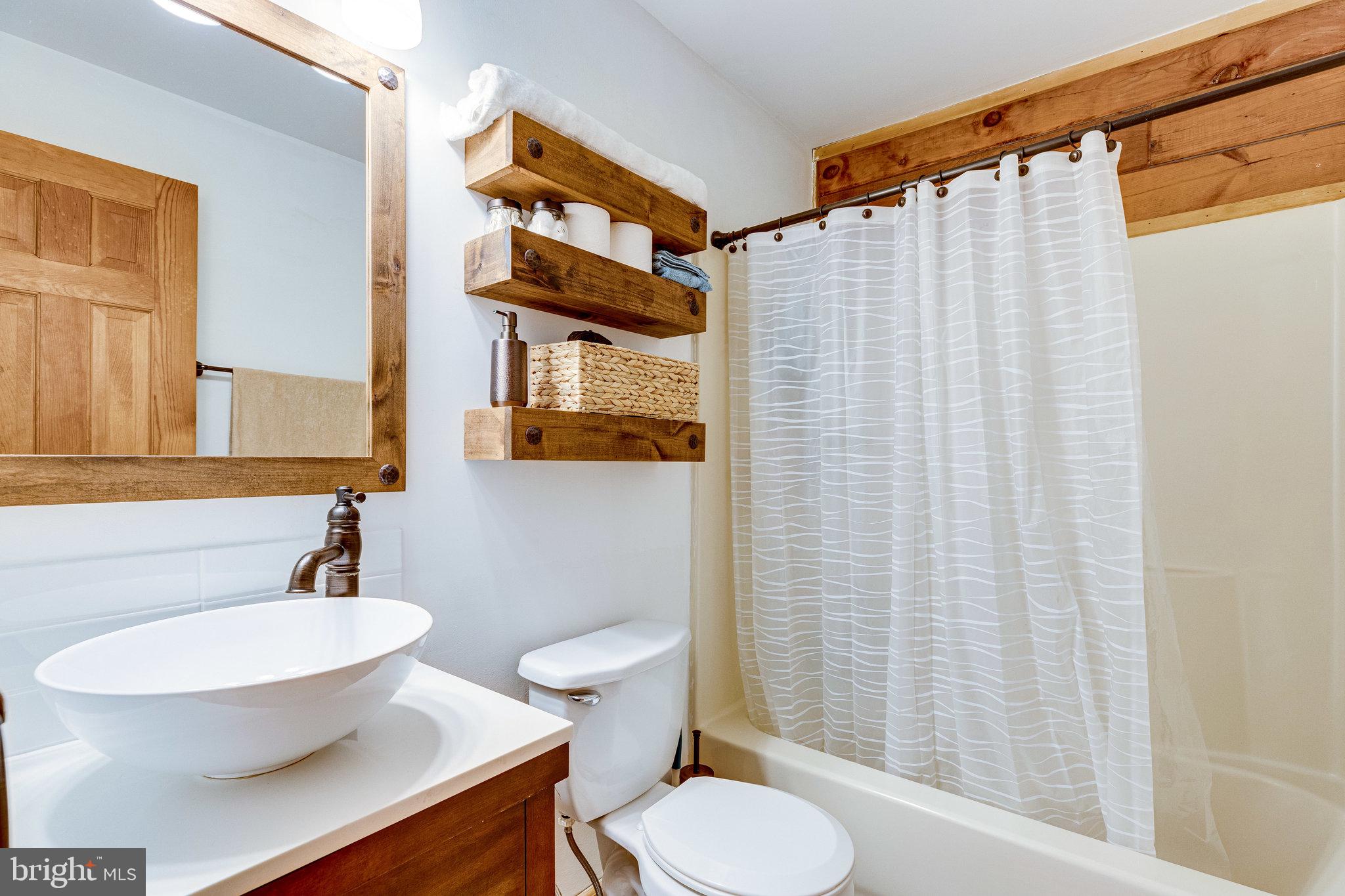 2312 Lookout Road Haymarket, VA 20169 - Photo 20 of 55 Main Level Full Bathroom
