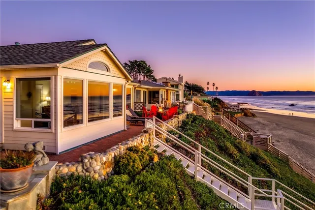 a view of an outdoor space