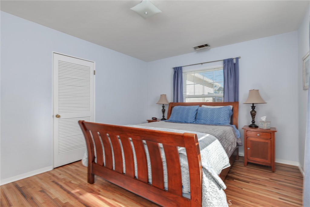 2850 Studio Drive Cayucos, CA 93430 - Photo 19 of 54 a bed sitting in a bedroom next to a window