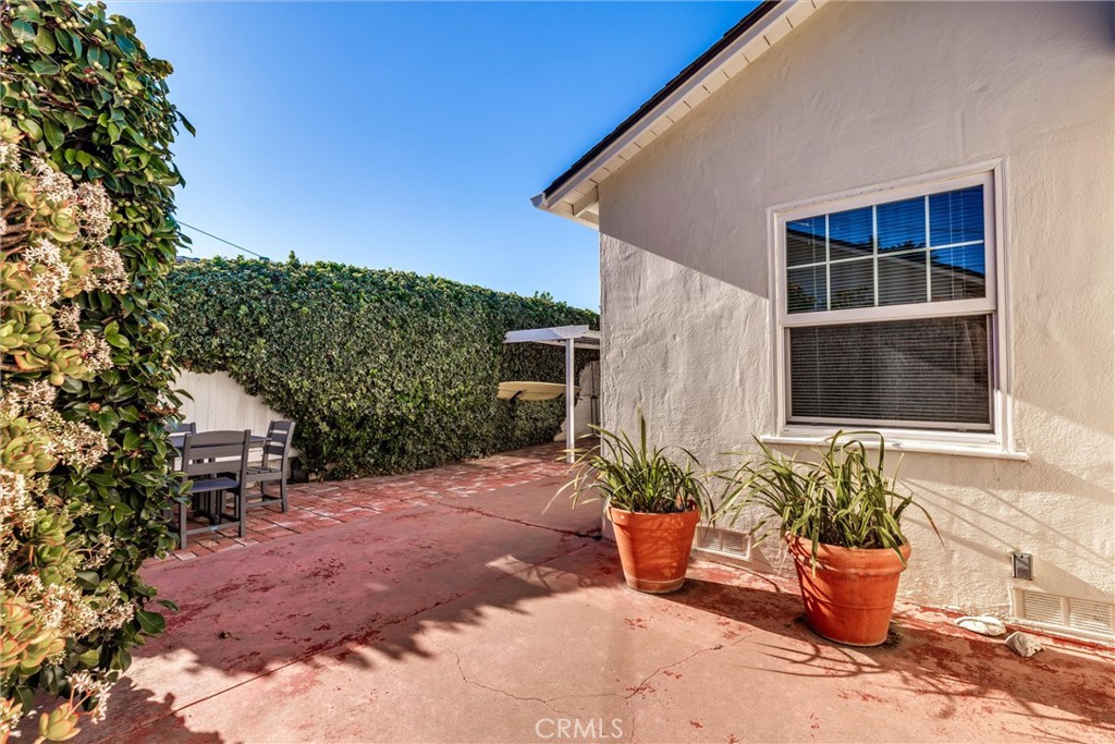 2850 Studio Drive Cayucos, CA 93430 - Photo 25 of 54 a front view of a house with potted plants