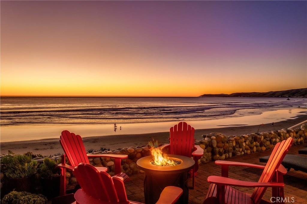 2850 Studio Drive Cayucos, CA 93430 - Photo 39 of 54 a view of a chairs and table in patio