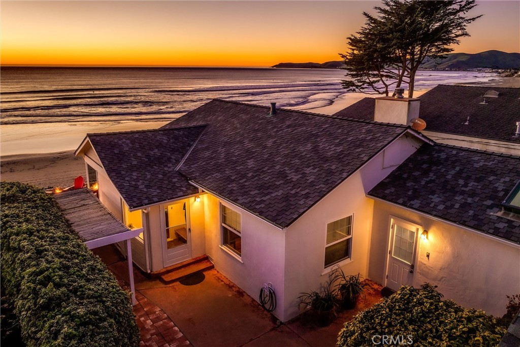 2850 Studio Drive Cayucos, CA 93430 - Photo 5 of 54 a view of a backyard with plants and a patio