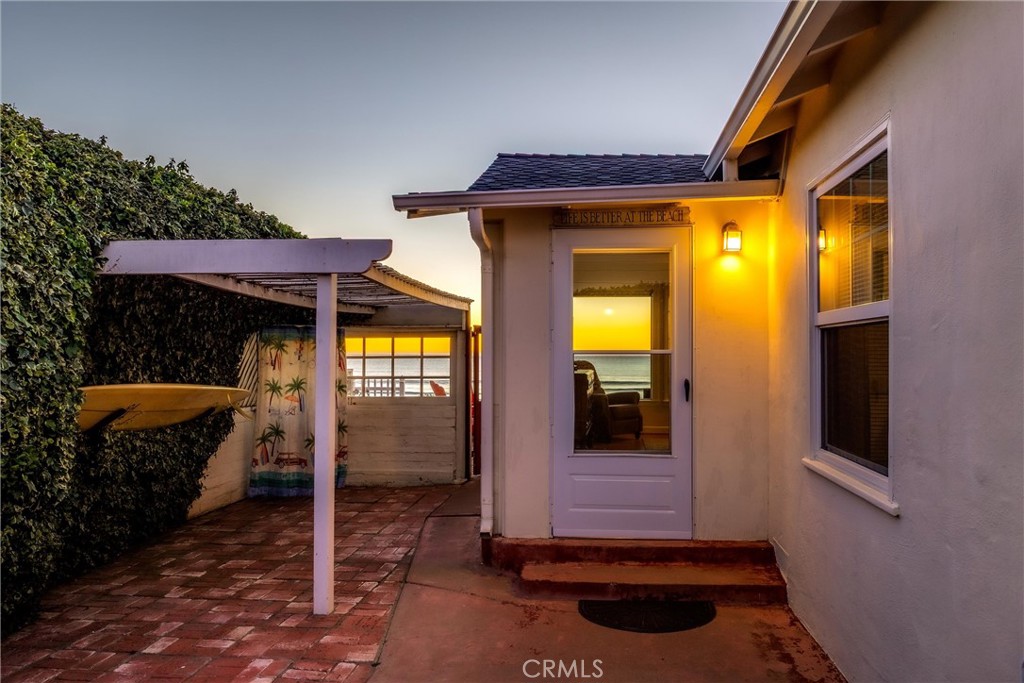 2850 Studio Drive Cayucos, CA 93430 - Photo 8 of 54 a view of a house with a door and wooden floor