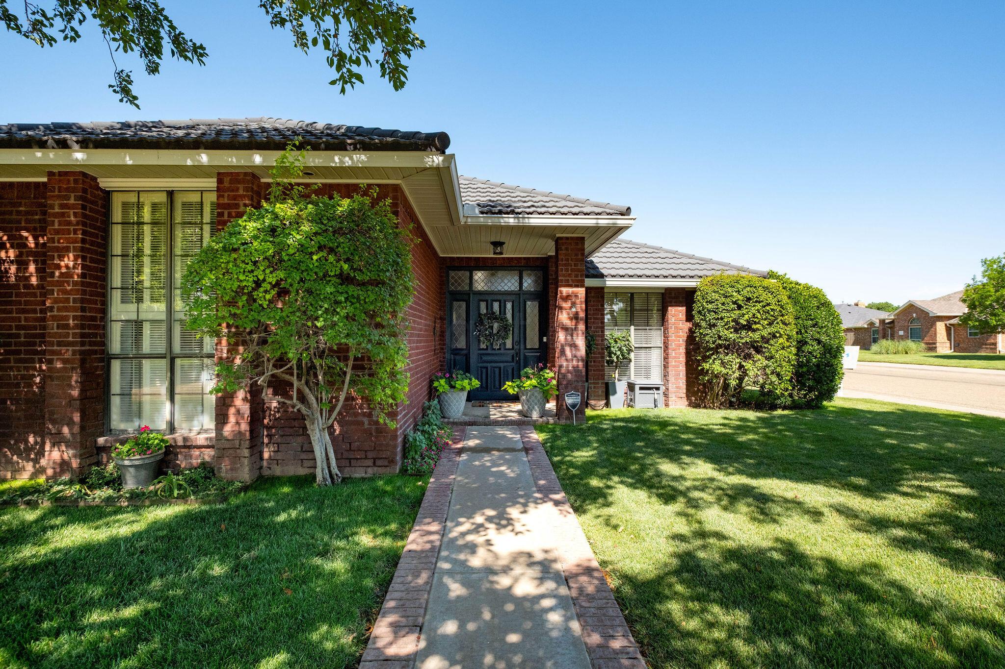 4400 Baltus Place Amarillo, TX 79121 - Photo 3 of 39 a front view of a house with a garden
