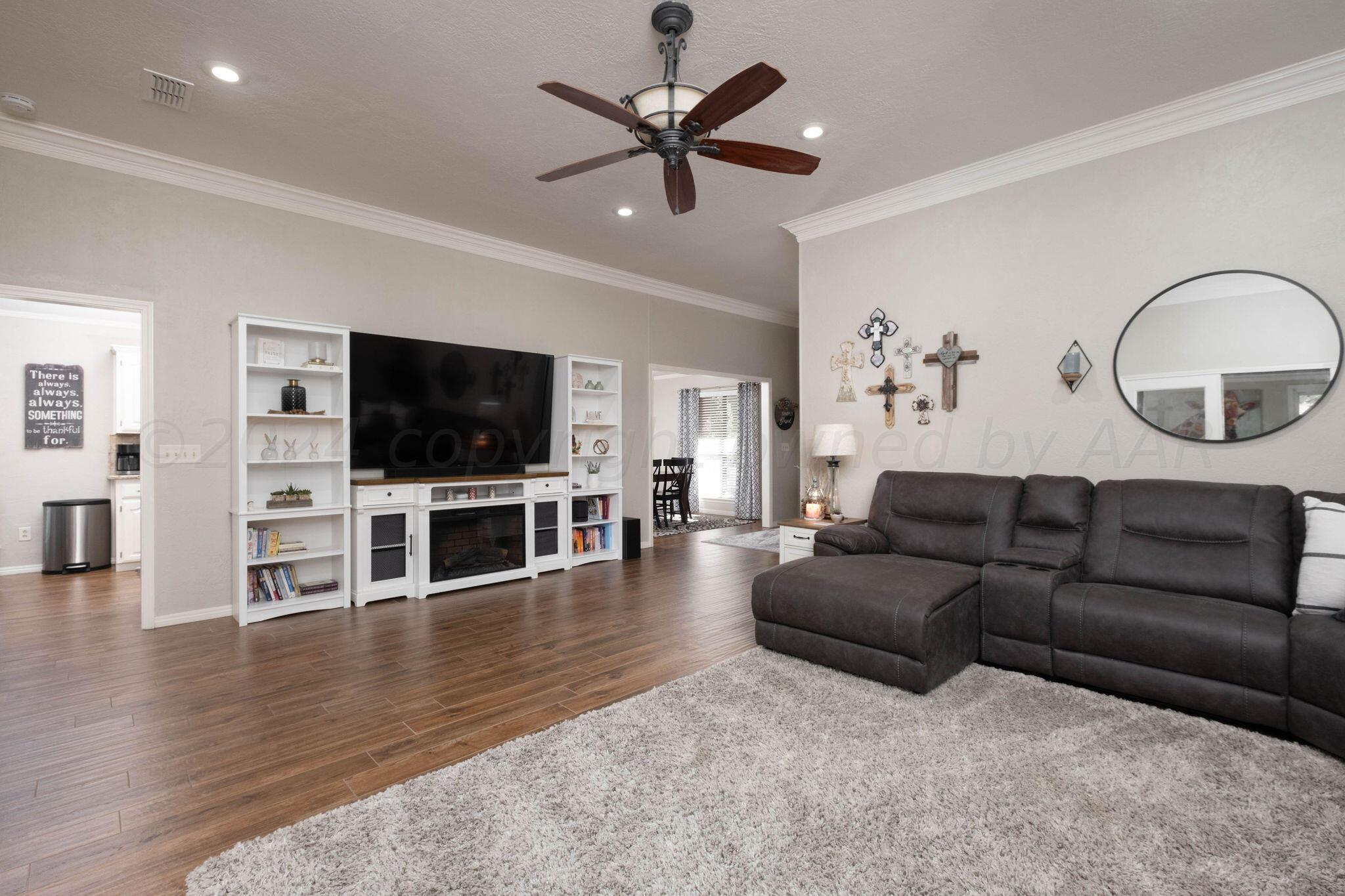 4400 Baltus Place Amarillo, TX 79121 - Photo 10 of 39 a living room with furniture and a flat screen tv