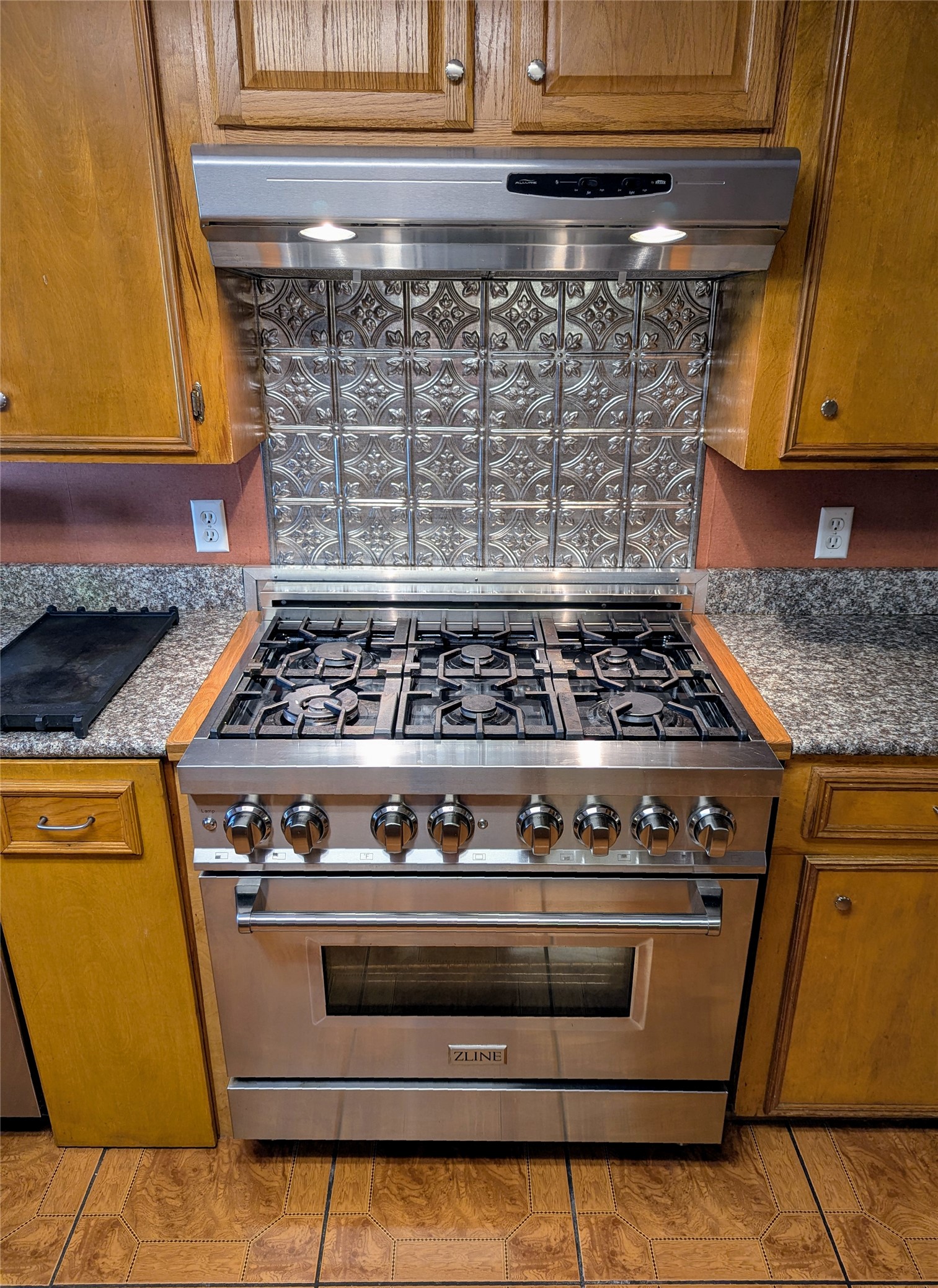 2654 Cos Street Liberty, TX 77575 - Photo 21 of 40 a close view of stove top oven