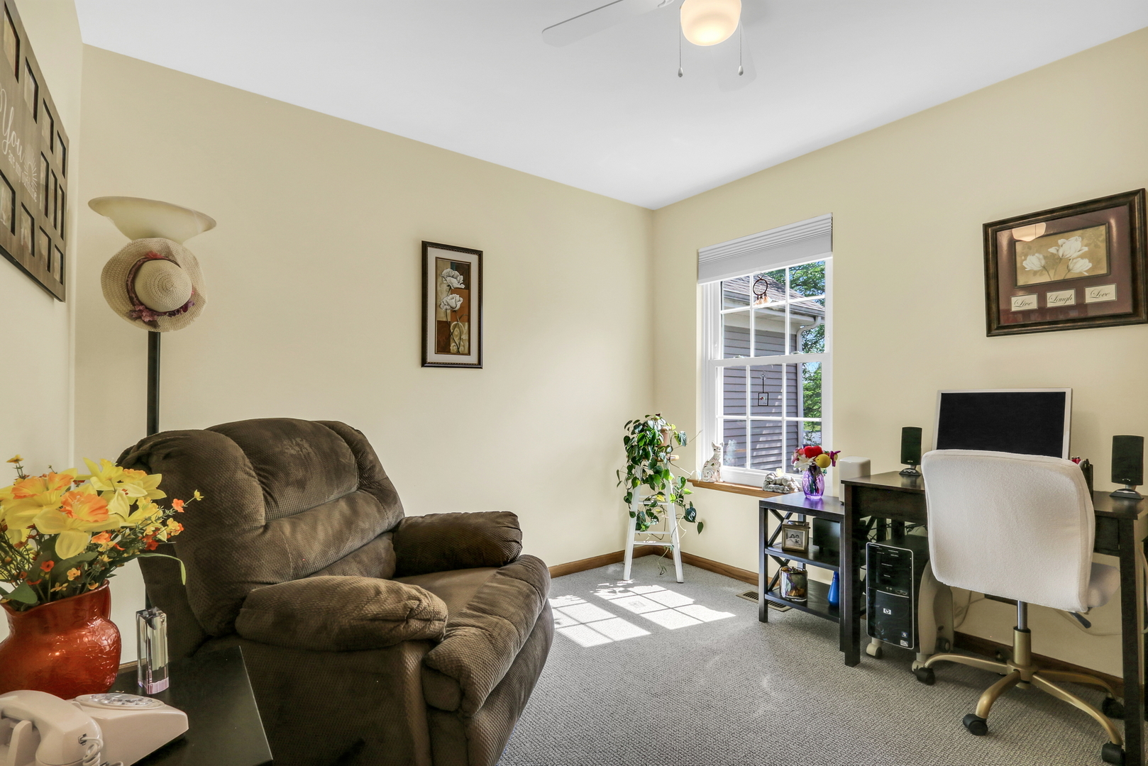 2101 Peach Tree Lane Algonquin, IL 60102 - Photo 19 of 24 a living room with furniture and a window