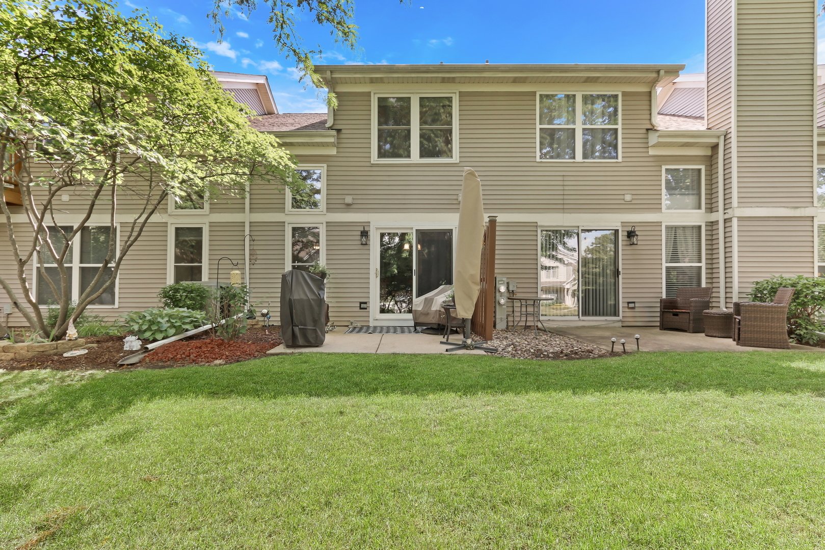 2101 Peach Tree Lane Algonquin, IL 60102 - Photo 24 of 24 front view of a house with a yard