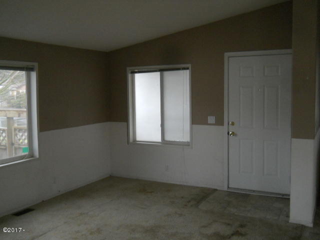 35420 Swan Avenue Nehalem, OR 97131 - Photo 11 of 18 Living room