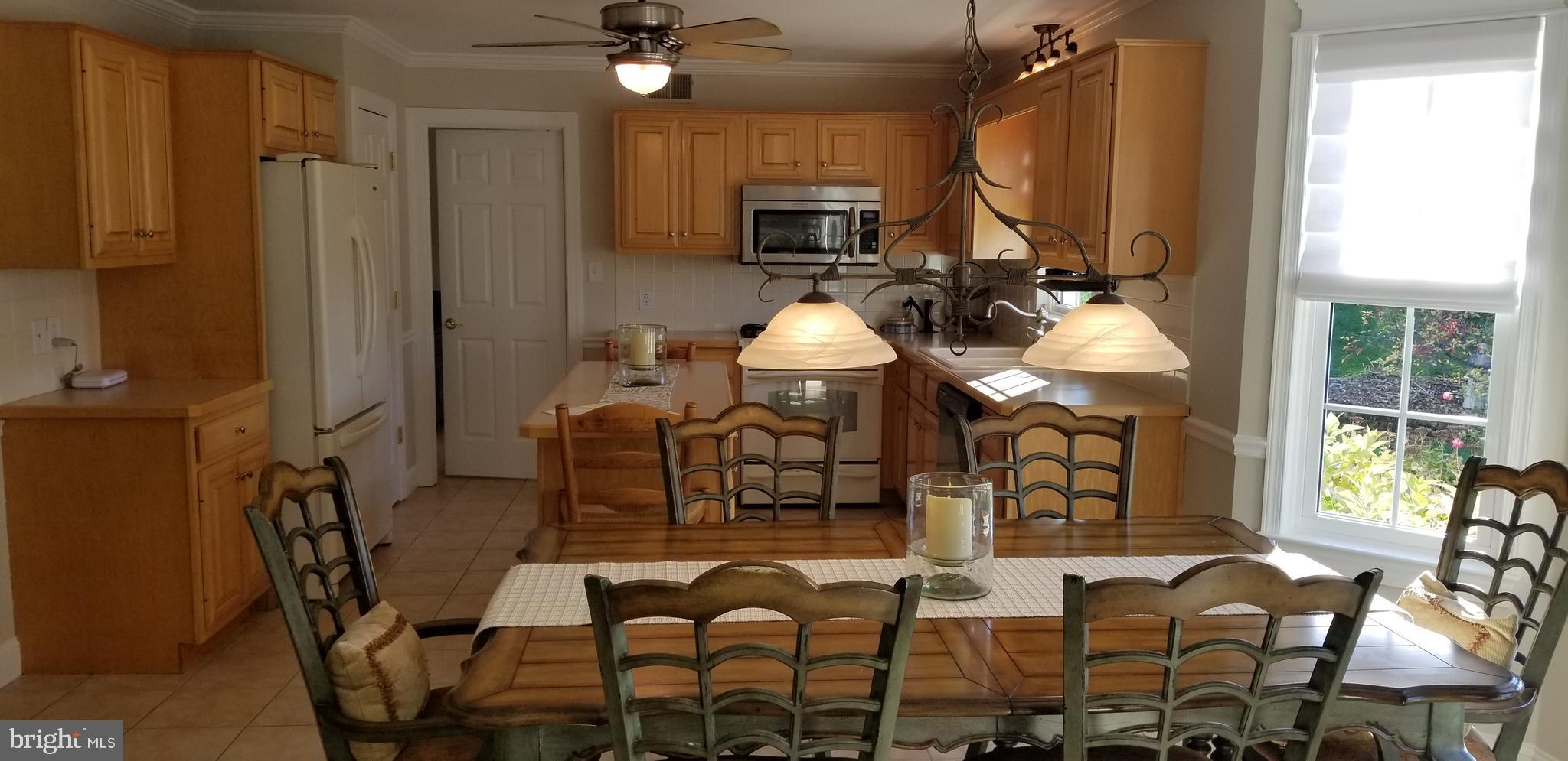 508 Augusta Drive West Sinking Spring, PA 19608 - Photo 7 of 25 Eat-in Kitchen