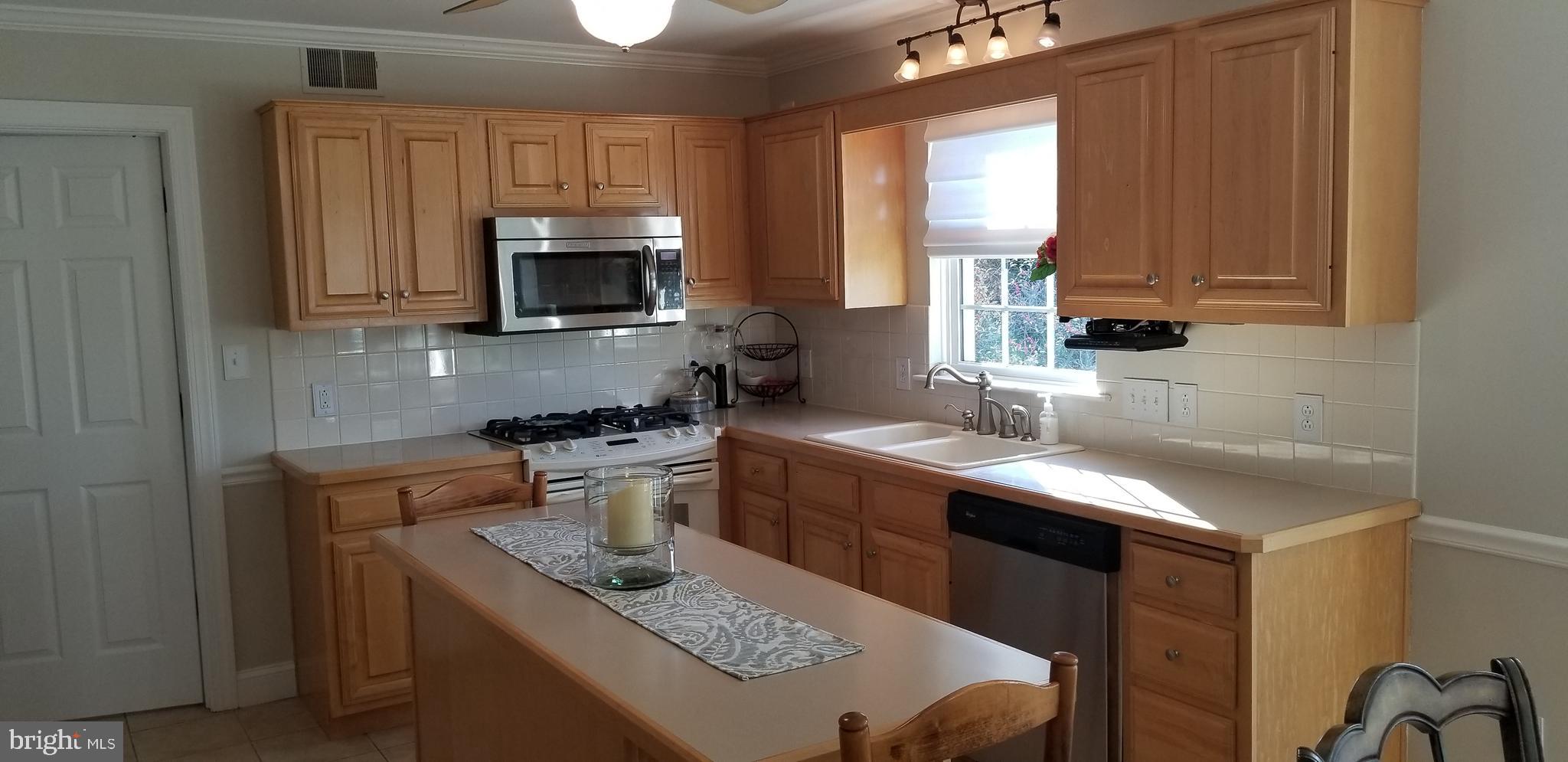 508 Augusta Drive West Sinking Spring, PA 19608 - Photo 8 of 25 Kitchen