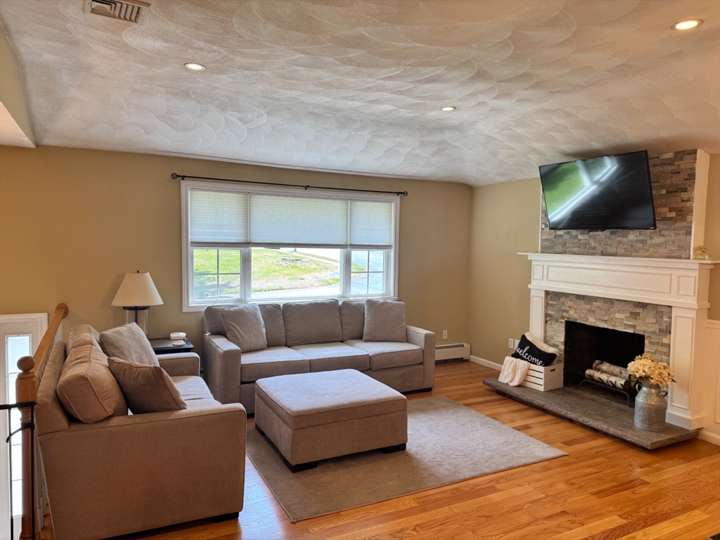 3 Berkshire Road Peabody, MA 01960 - Photo 3 of 21