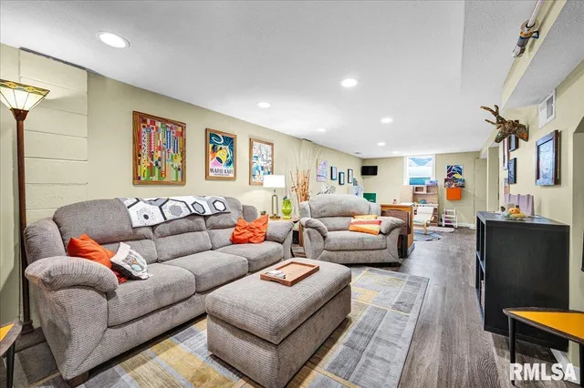 $174,900 | 1124 North Hushaw Avenue, Chillicothe, IL 61523