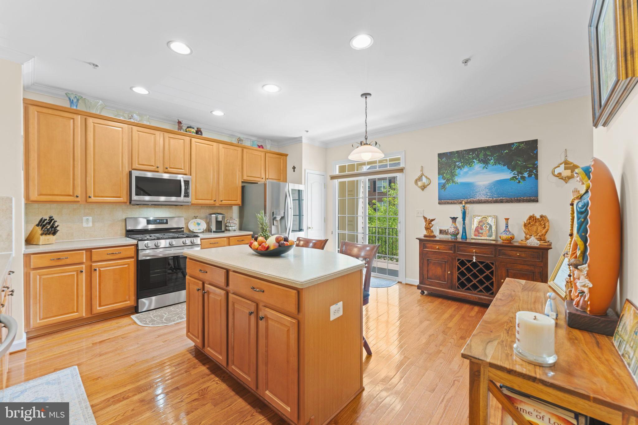 8120 Mississippi Road Laurel, MD 20724 - Photo 20 of 50 Kitchen w/42-inch maple cabinets