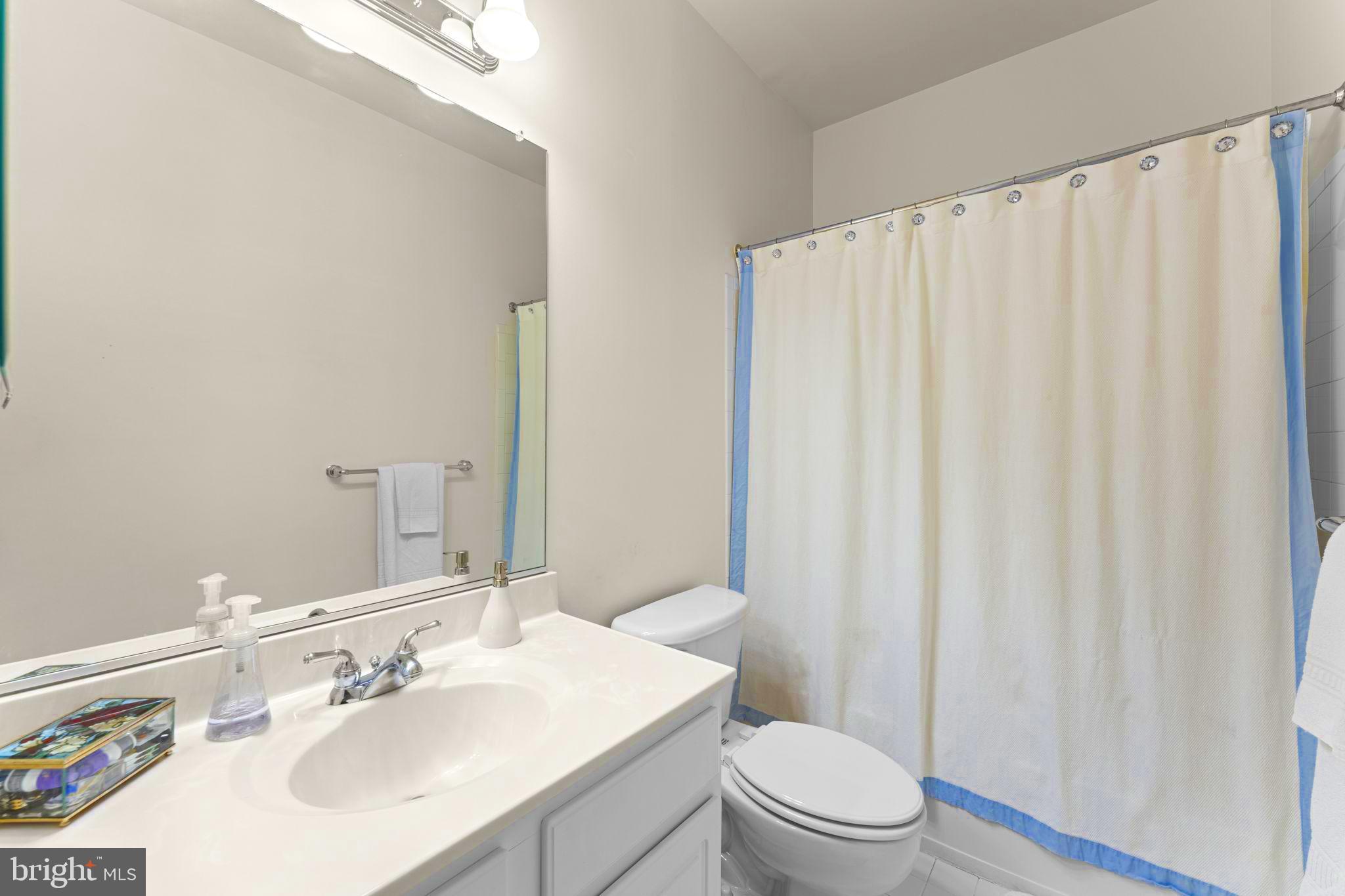 8120 Mississippi Road Laurel, MD 20724 - Photo 30 of 50 Hallway Full bathroom