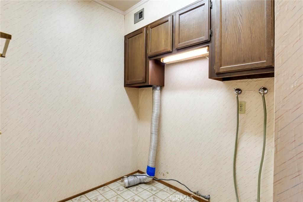9130 Duncan Avenue Riverside, CA 92503 - Photo 15 of 34 Indoor laundry room, accessed from bonus room.