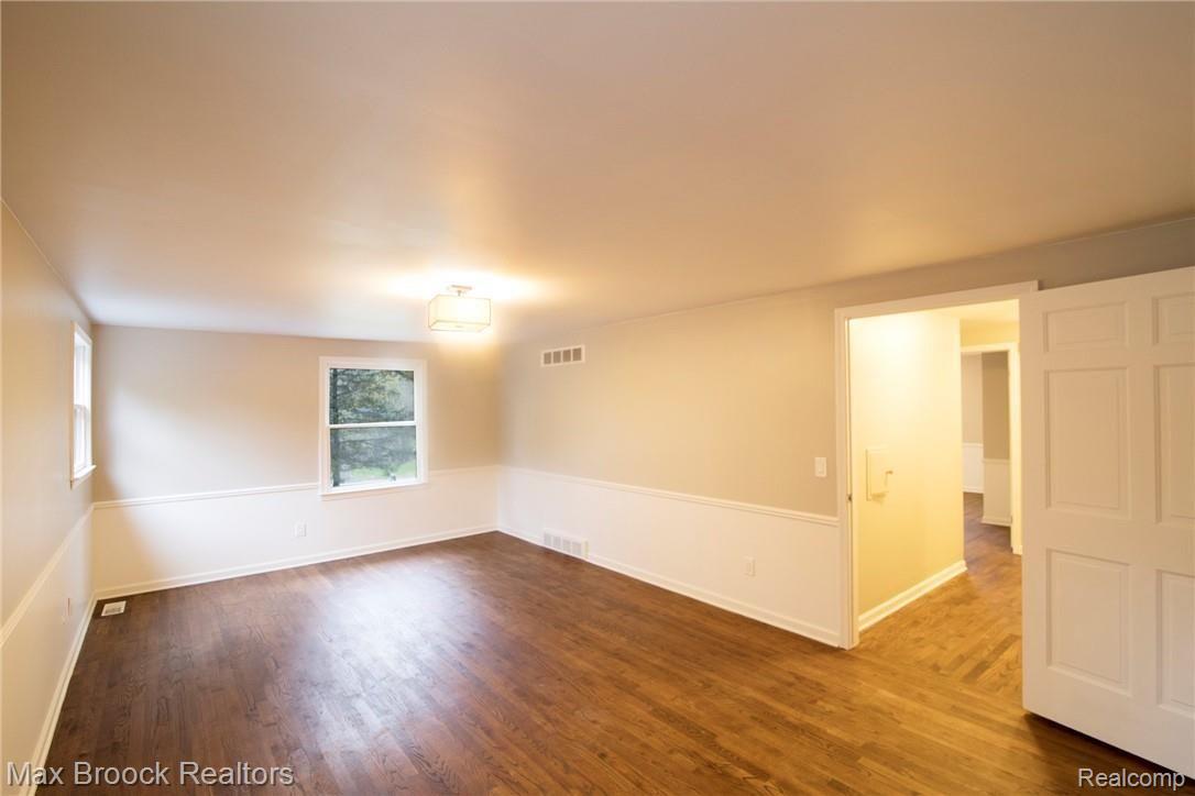 2731 West Wattles Road Troy, MI 48098 - Photo 20 of 38 MAsterBEd-1angle.jpg