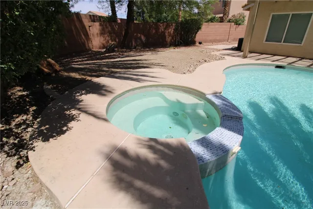 $2,490 | 301 Laguna Glen Drive, Henderson, NV 89014