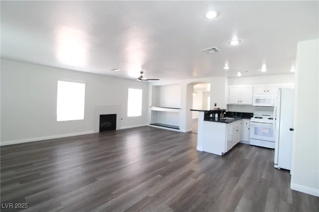 $2,490 | 301 Laguna Glen Drive, Henderson, NV 89014