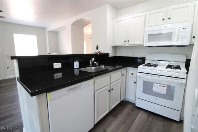 $2,490 | 301 Laguna Glen Drive, Henderson, NV 89014