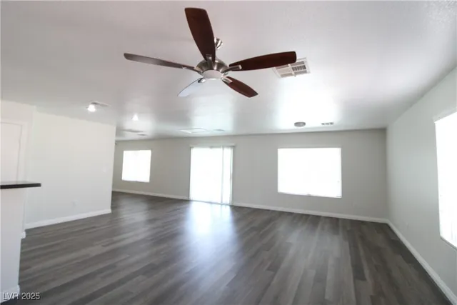 $2,490 | 301 Laguna Glen Drive, Henderson, NV 89014