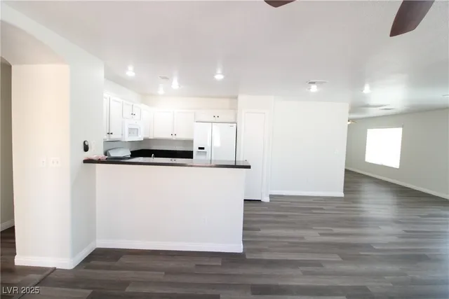 $2,490 | 301 Laguna Glen Drive, Henderson, NV 89014