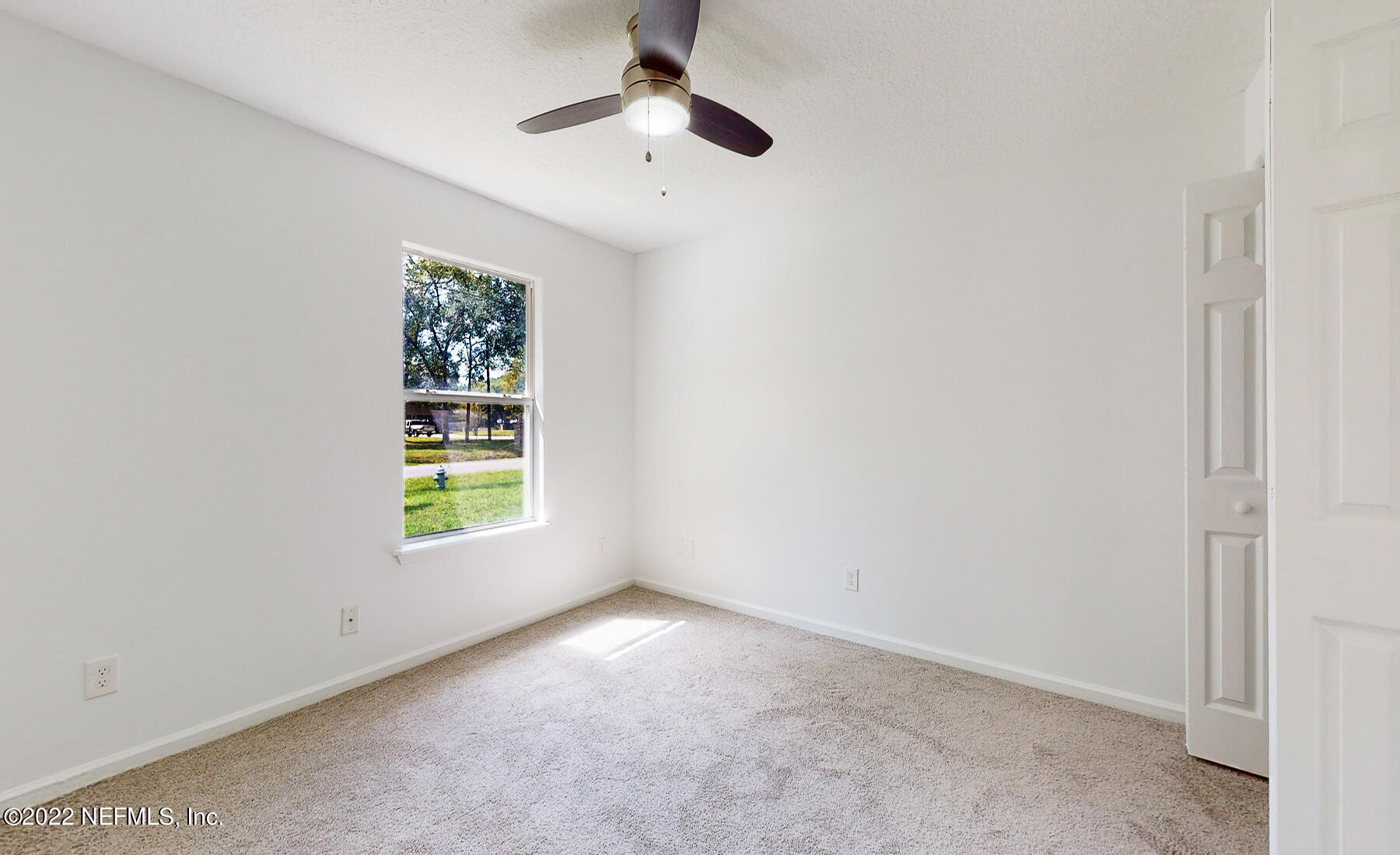 745 Ebb Tide Drive Fleming Island, FL 32003 - Photo 26 of 38 an empty room with windows and closet