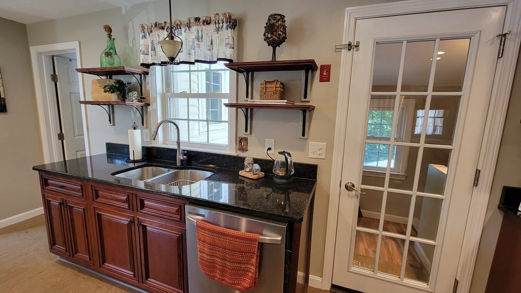 426 Putnam Hill Road Sutton, MA 01590 - Photo 11 of 29 Gallery Image 11