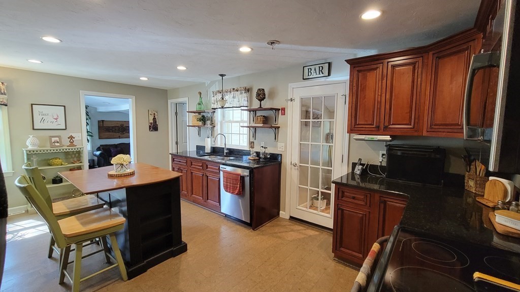 426 Putnam Hill Road Sutton, MA 01590 - Photo 14 of 29 Gallery Image 14