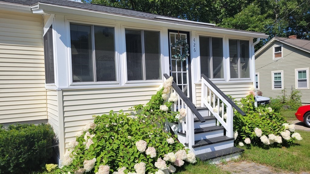 426 Putnam Hill Road Sutton, MA 01590 - Photo 2 of 29 Gallery Image 2