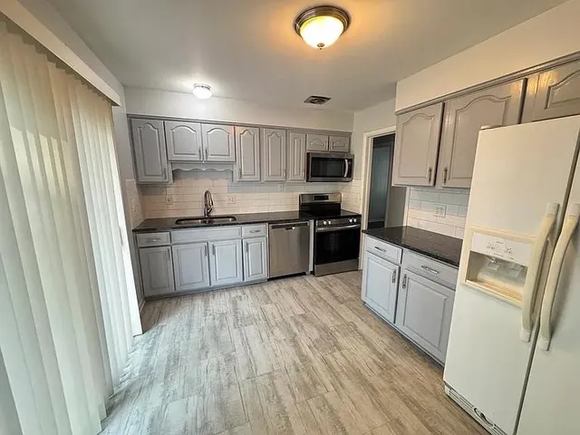 $1,895 | 8101 West 91st Street, Overland Park, KS 66212