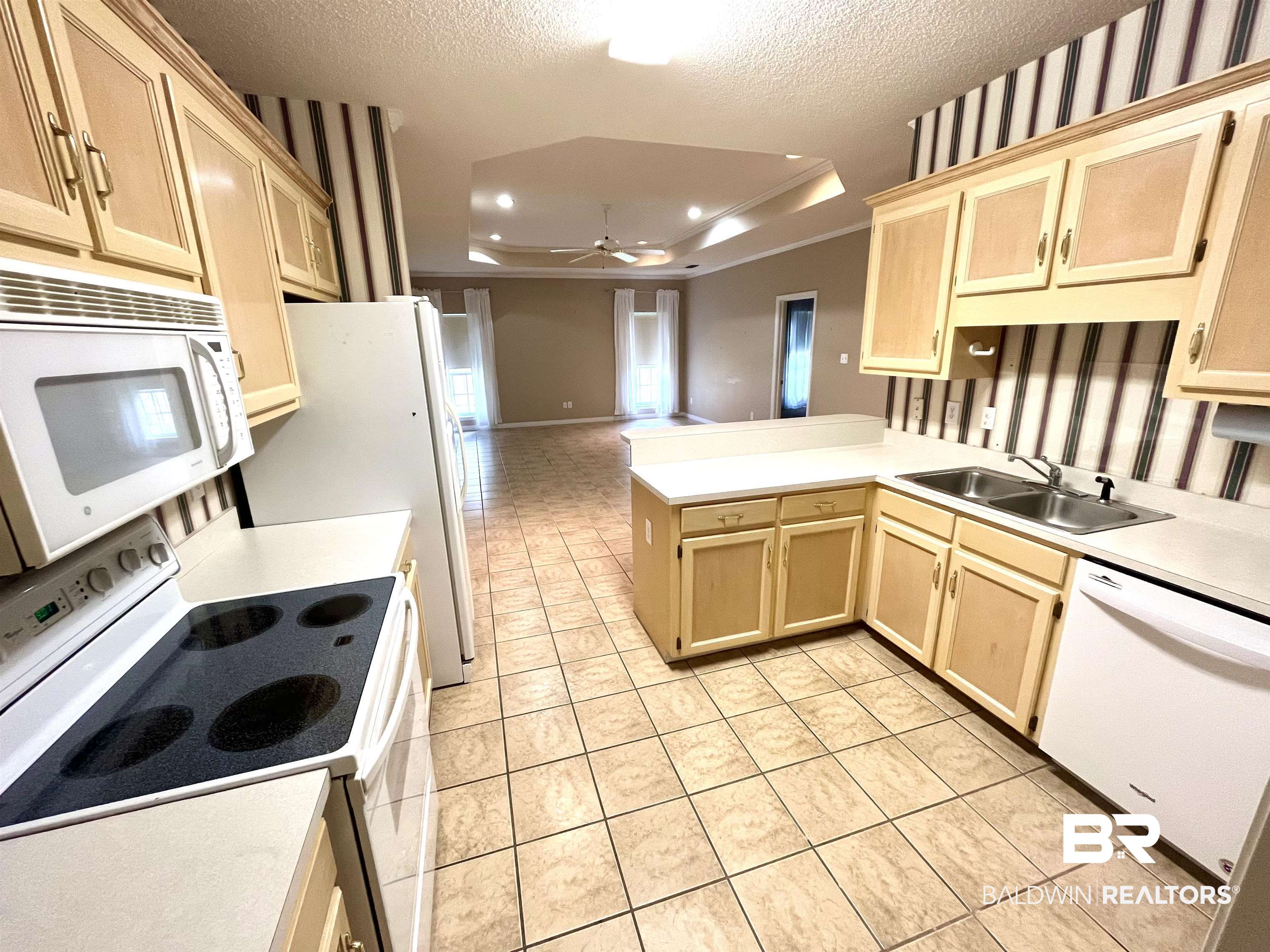 105 Spring Park Drive Fairhope, AL 36532 - Photo 10 of 19 Kitchen