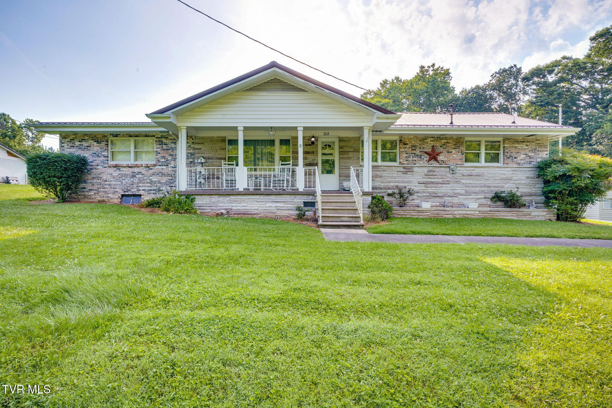 312 Packing House Road Kingsport, TN 37660 - Photo 1 of 30 001