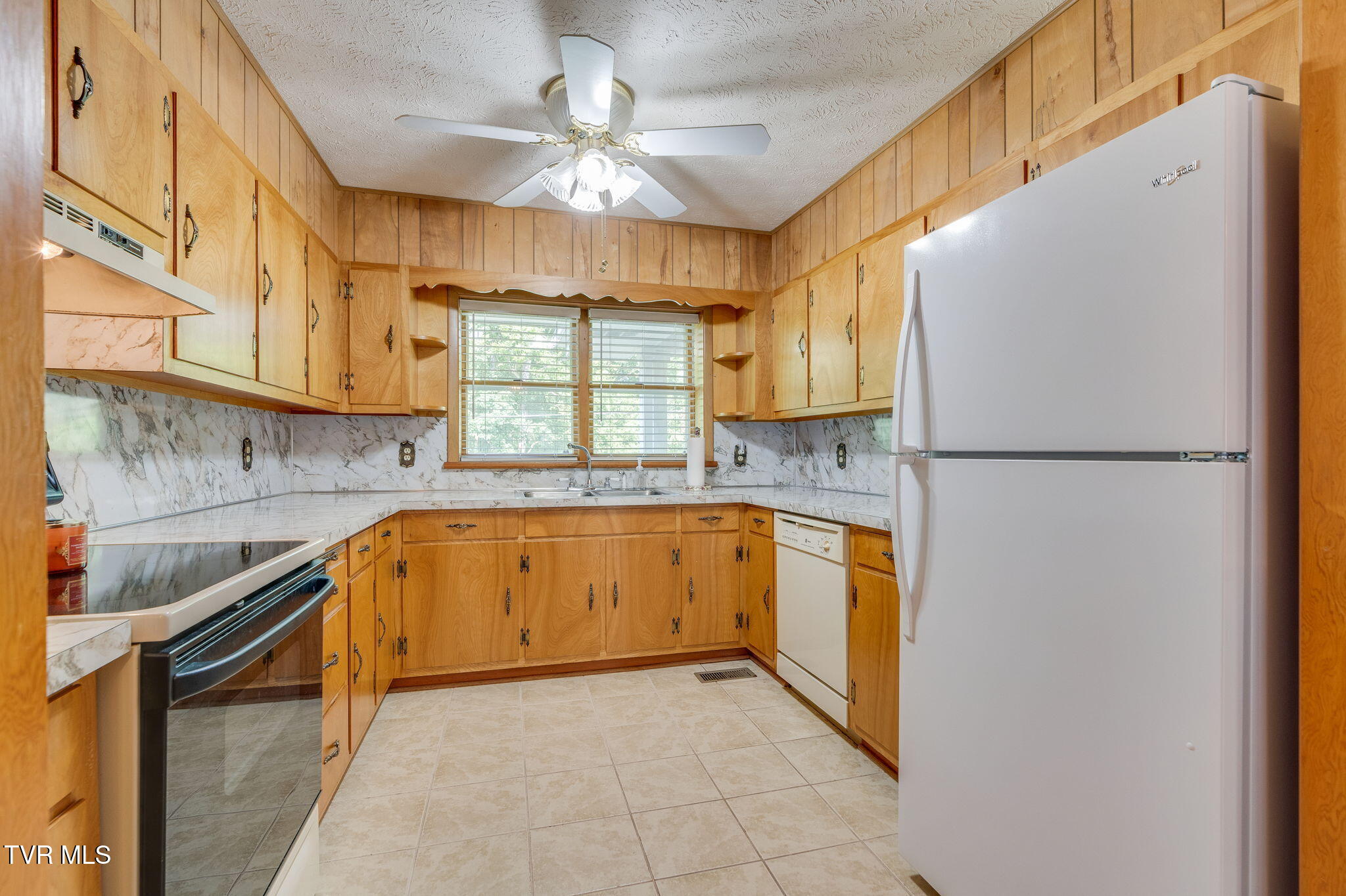 312 Packing House Road Kingsport, TN 37660 - Photo 8 of 30 008